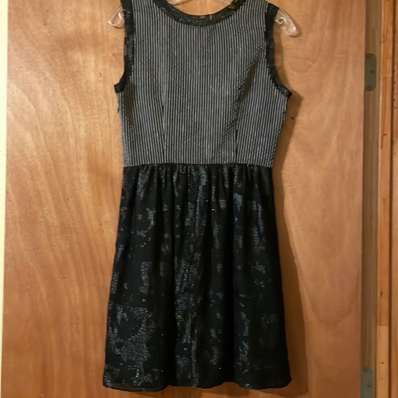 🎉3 for $30🎉 I 🖤 Ronson dress w/beautiful abstract design on sheer skirt (Mlb) - Picture 2 of 13